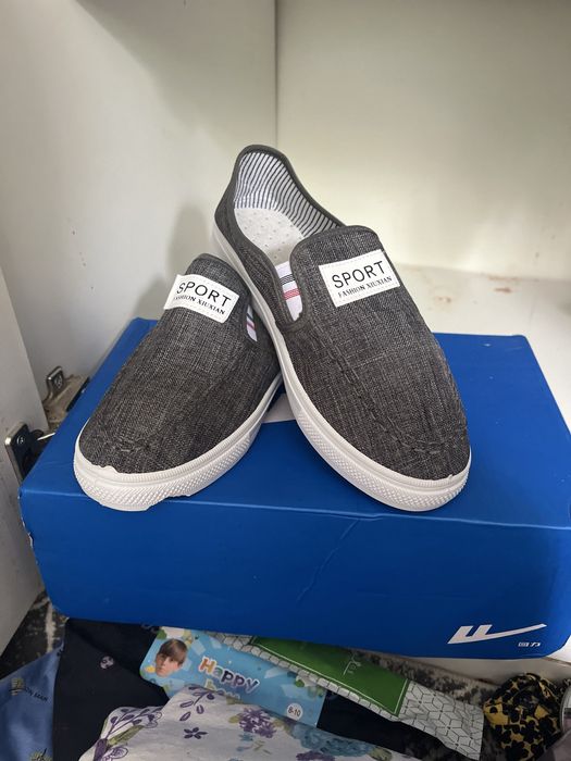 Үйсіз жастар