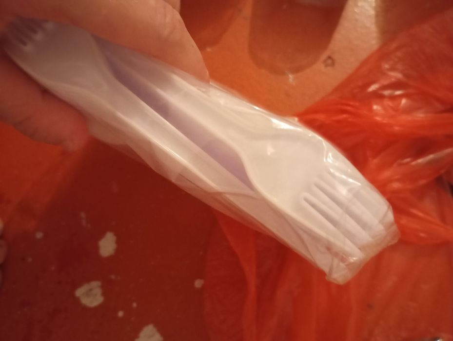 Лешаның жыныс мүшесі іш киімінен шығып тұрды