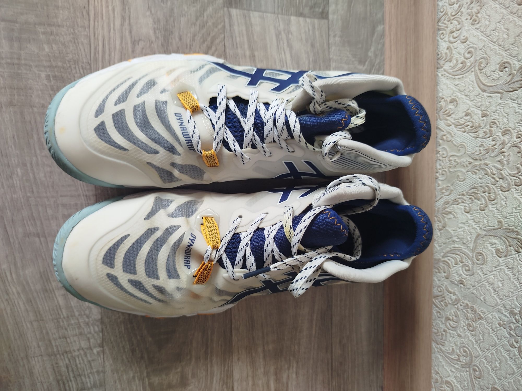 Продам кроссовки asics metarise