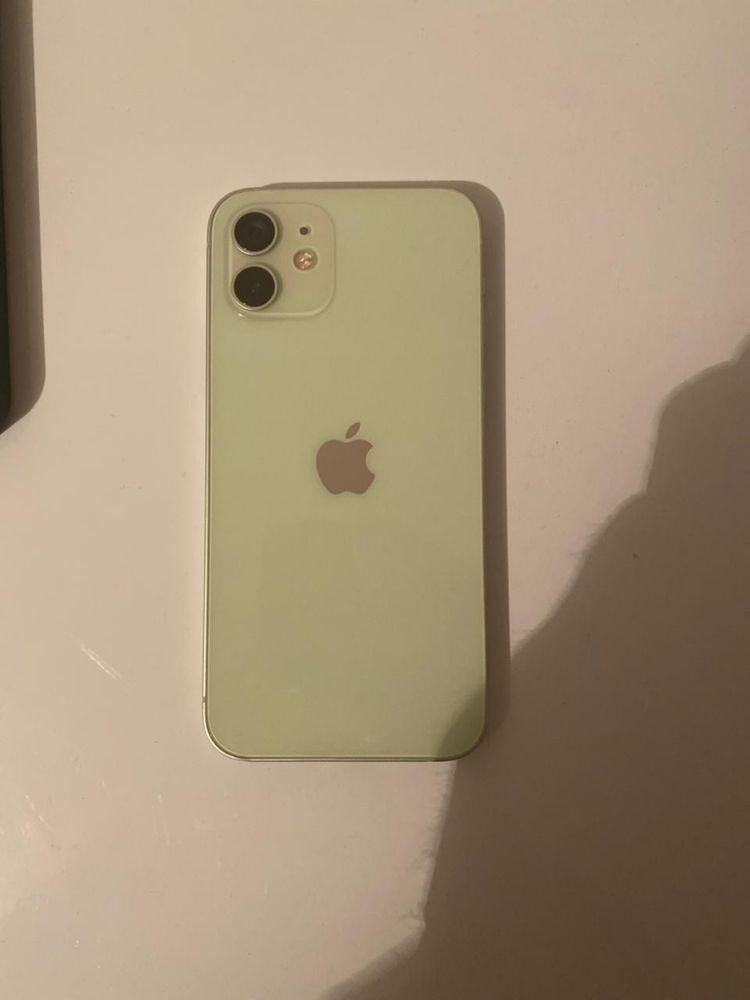 Продам срочно Iphone 12