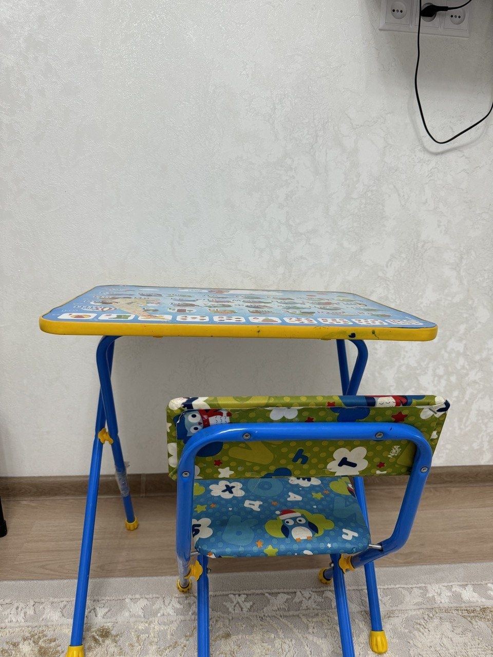 Продам детский стол