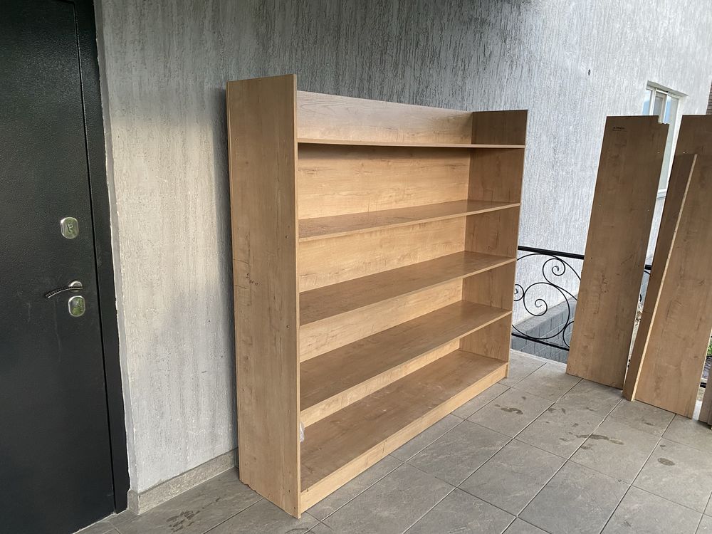 Шкаф витринный продам