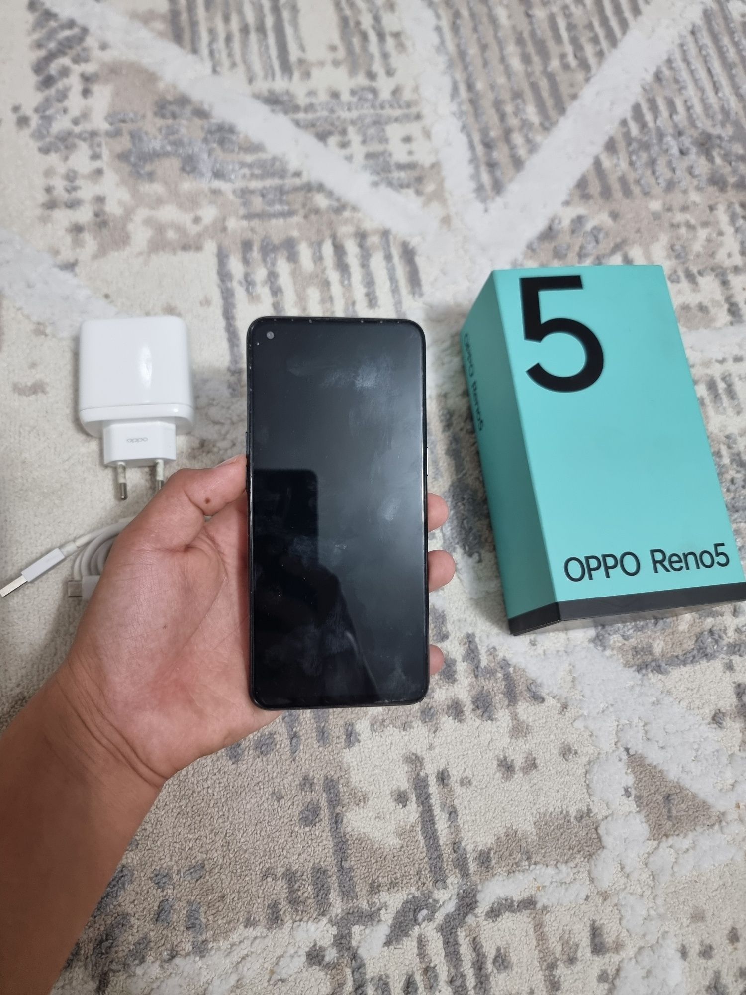 Продаю почти новую oppo reno 5