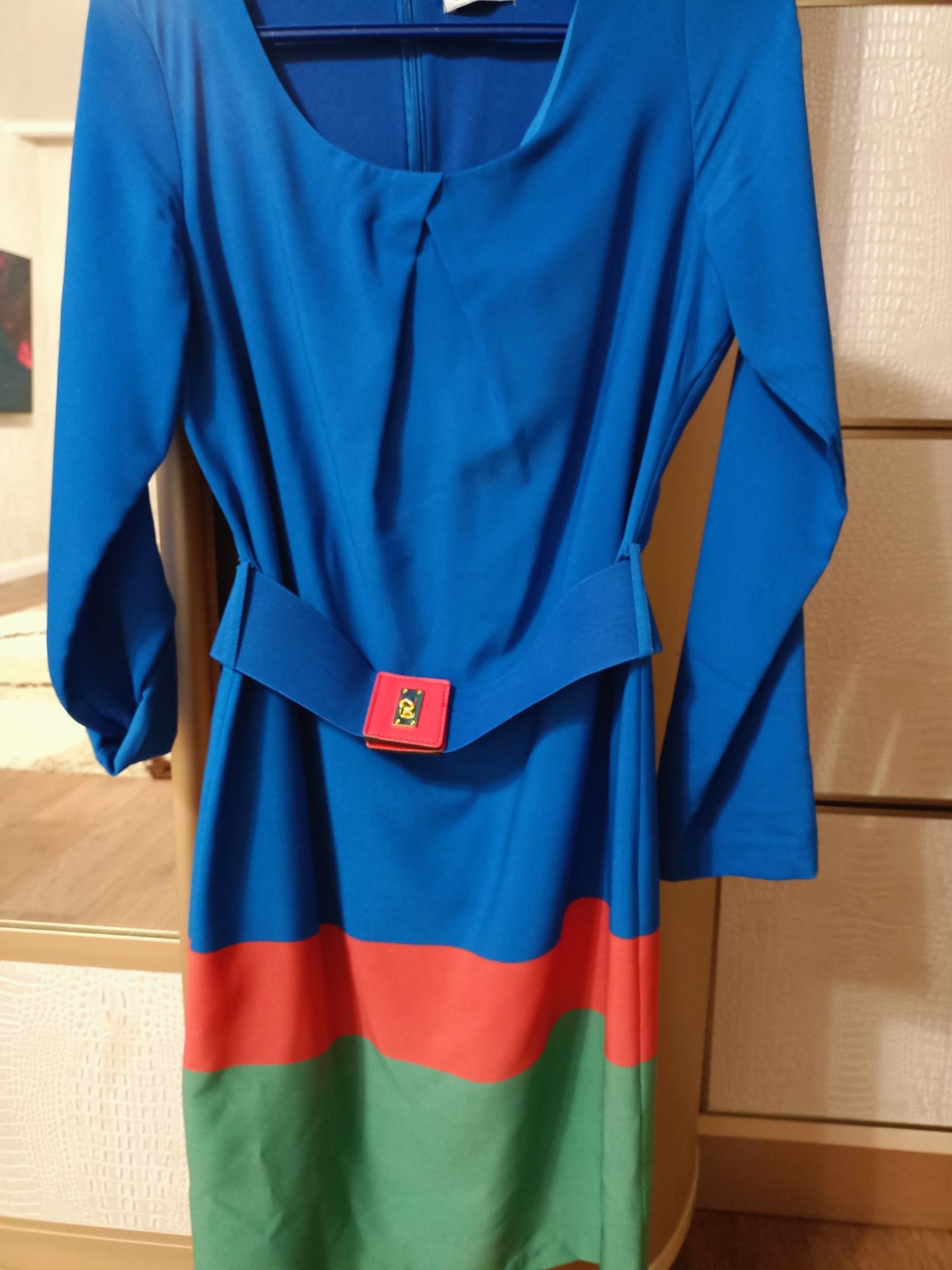 Продам женские вещи.