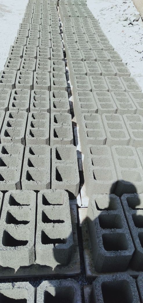 Шлакоблоки строительные Заборные прессование, калона тумбы. Строи