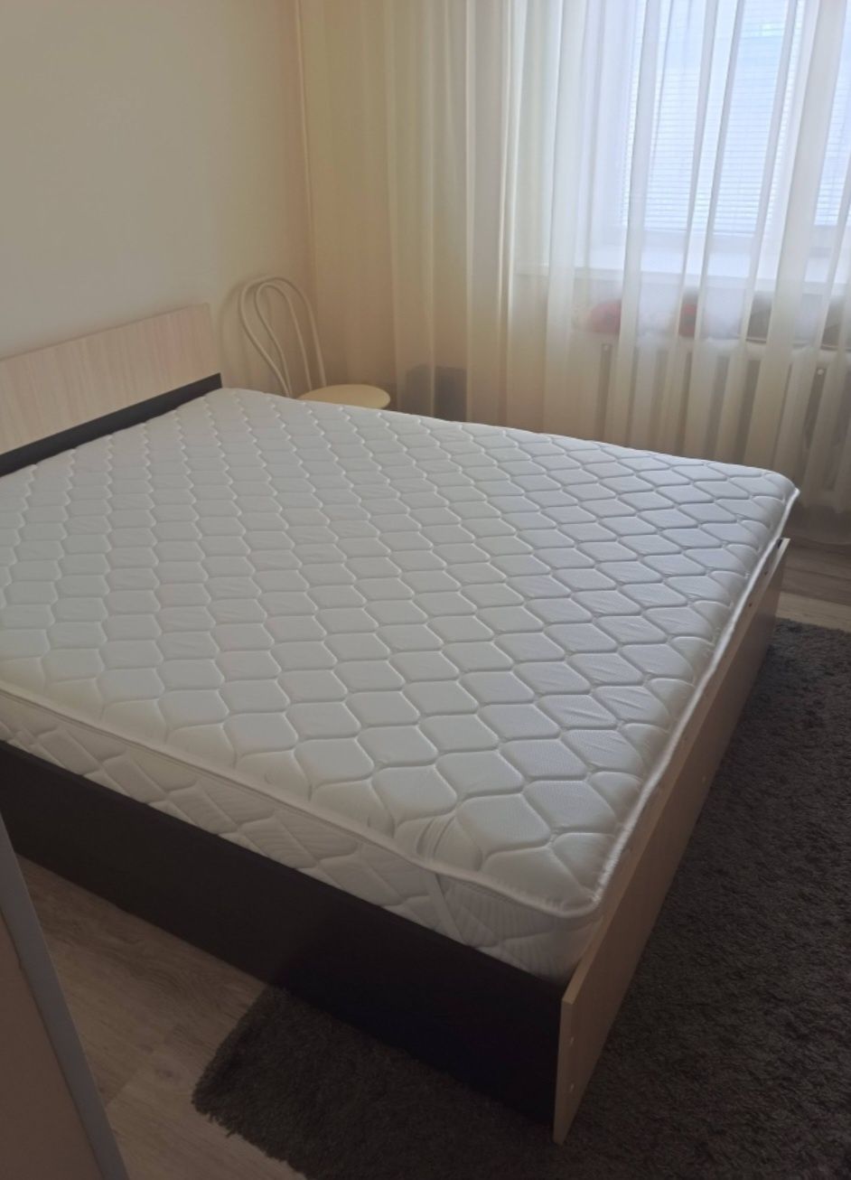 Продам двуспальную кровать.