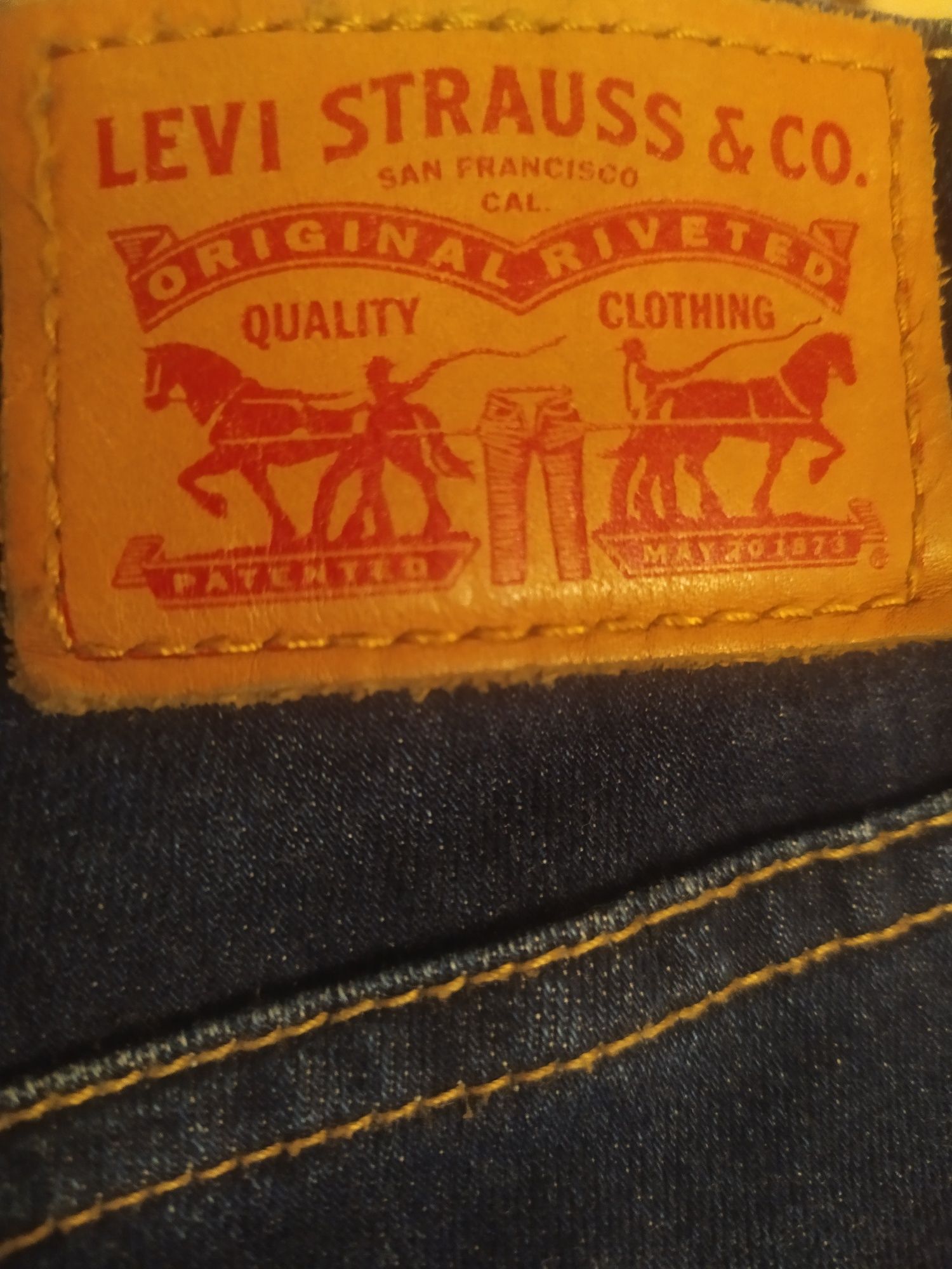 Продам - Джинсы " Levis " Оригинал.  Красивый Тёмно-синий цвет.