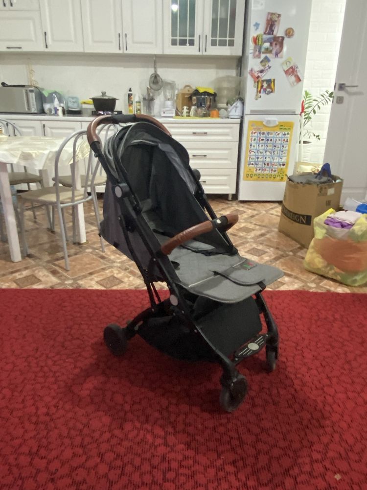 Продам прогулочную коляску