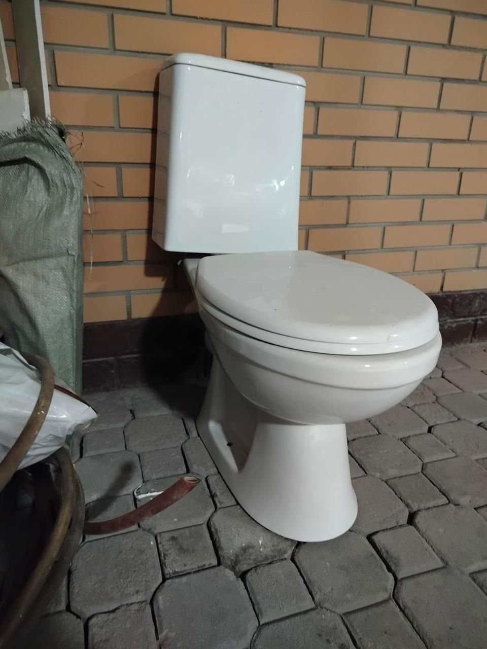 Продам унитаз , раковину