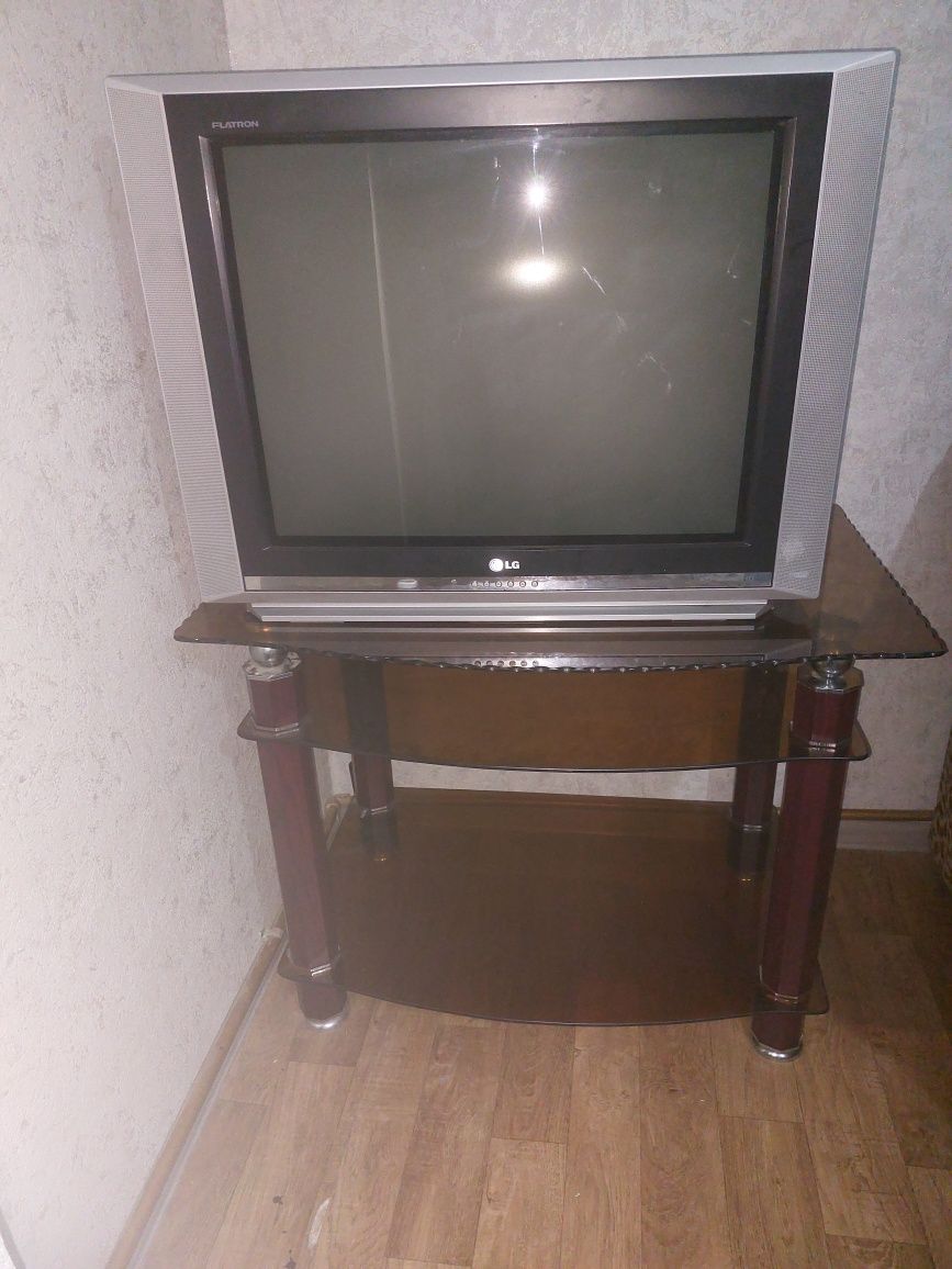 Телевизор с потставкое