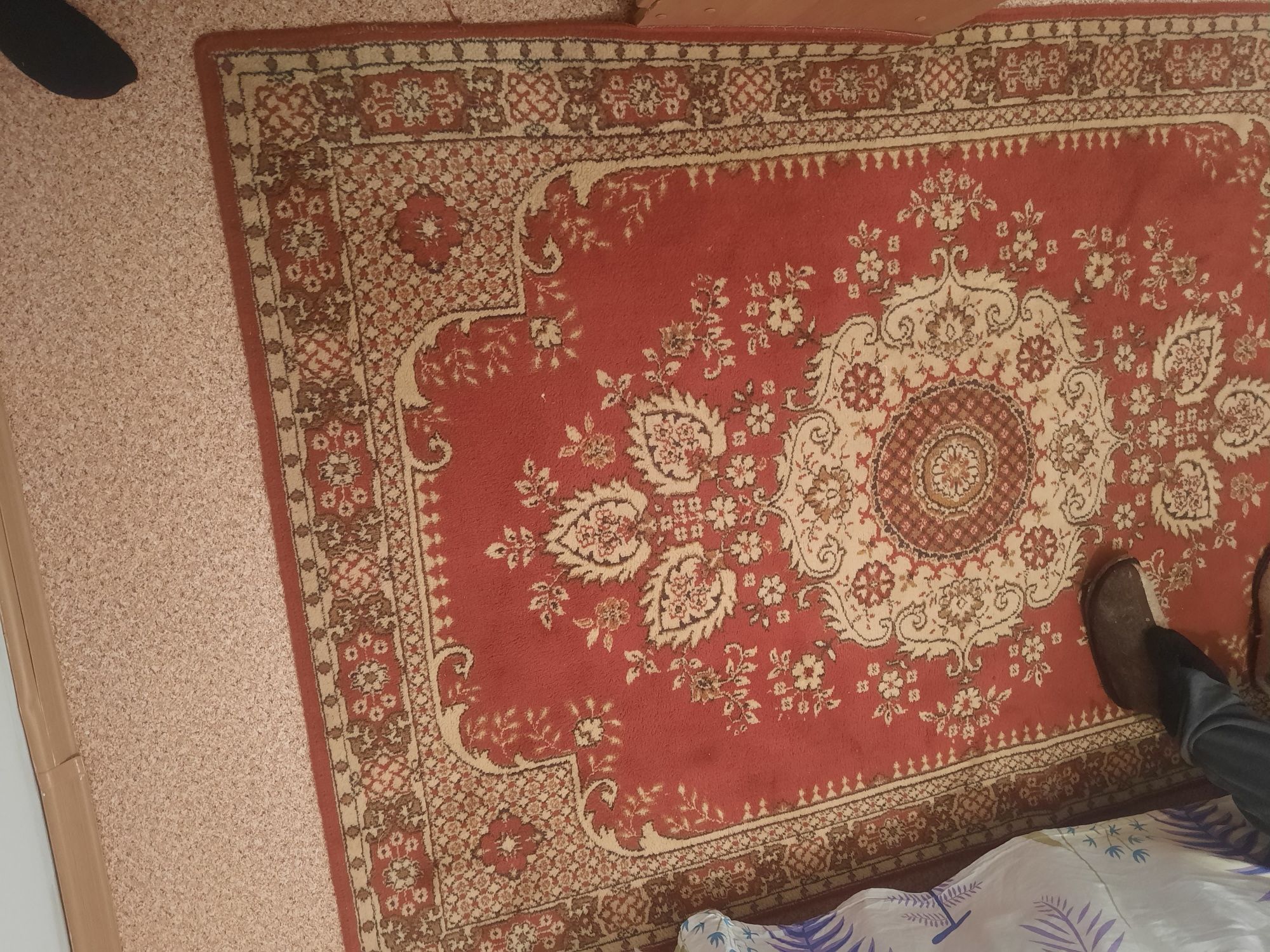 Срочно продам  палас,ковровую дорожку,плед для дивана