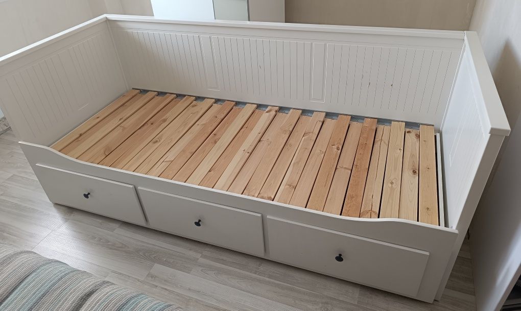Кровать Икеа Хэмнэс (Ikea Hemnes) с двумя матрасами