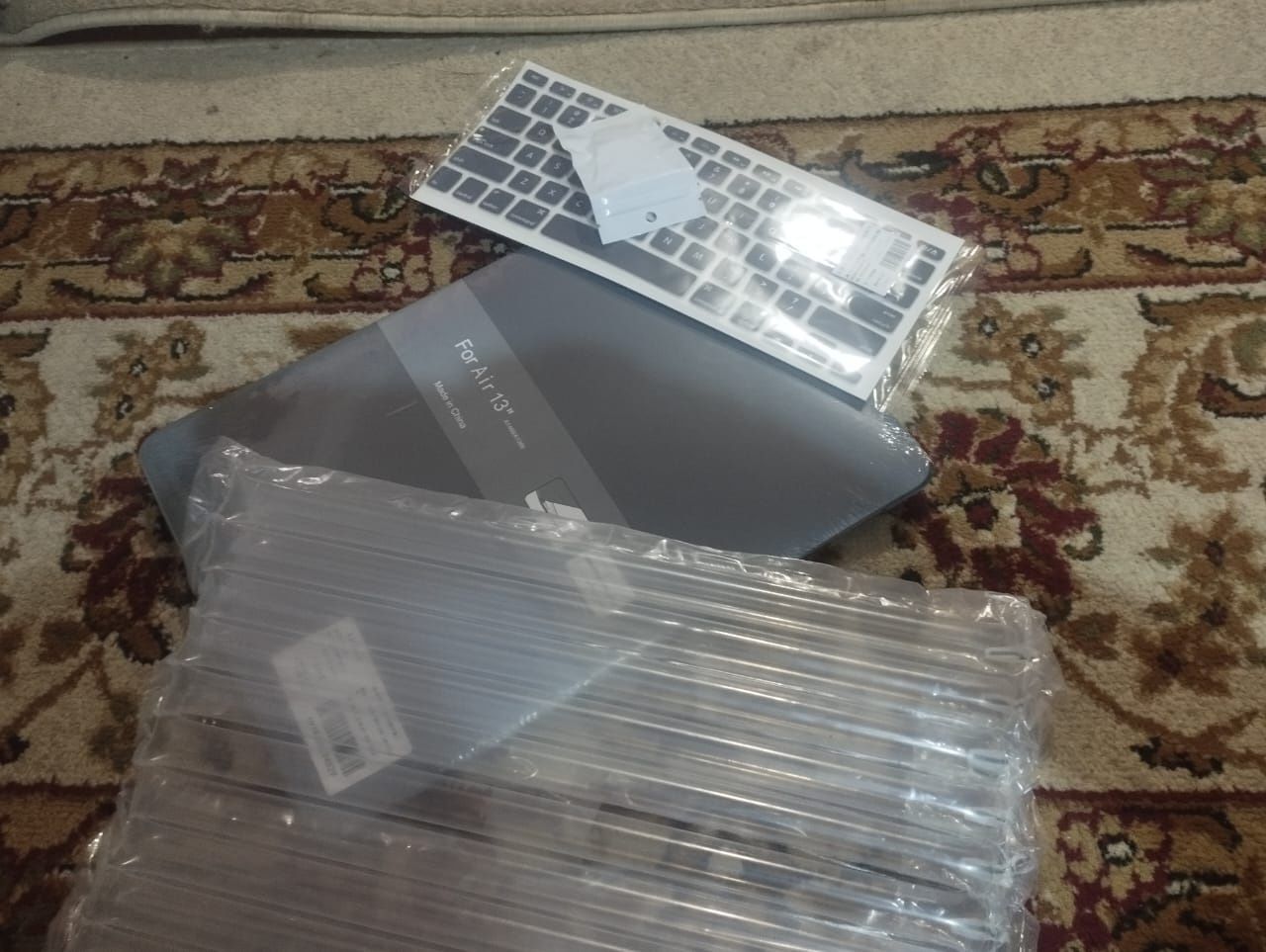 MacBook Air13 ке клавиатура и сырткы чехолы сатылады новый тур ала кал