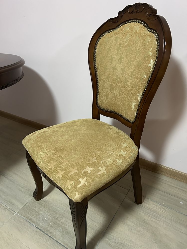 Стол со стульями