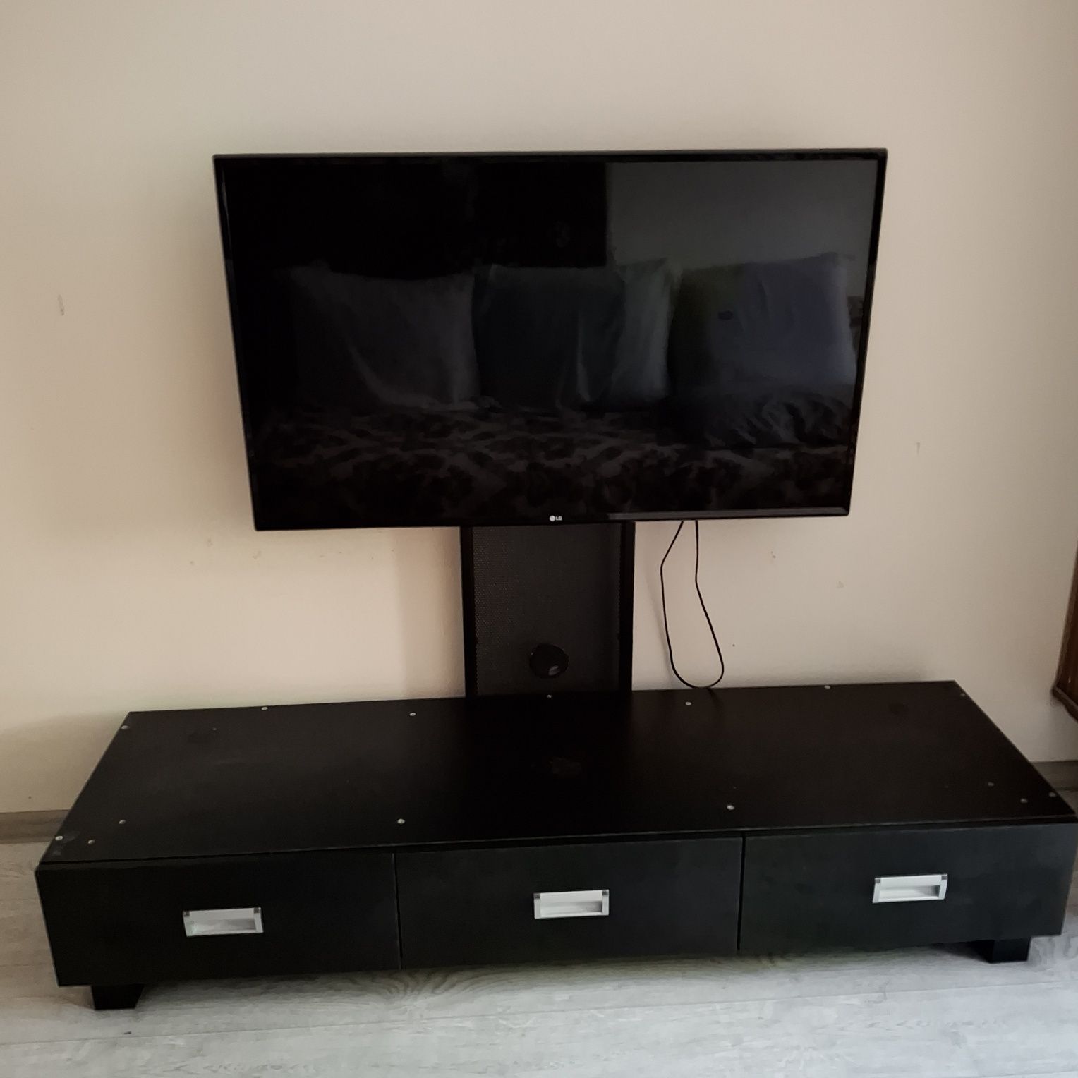 Телевизор LED TV LG,  стойка кронштейн,  тумба Mart