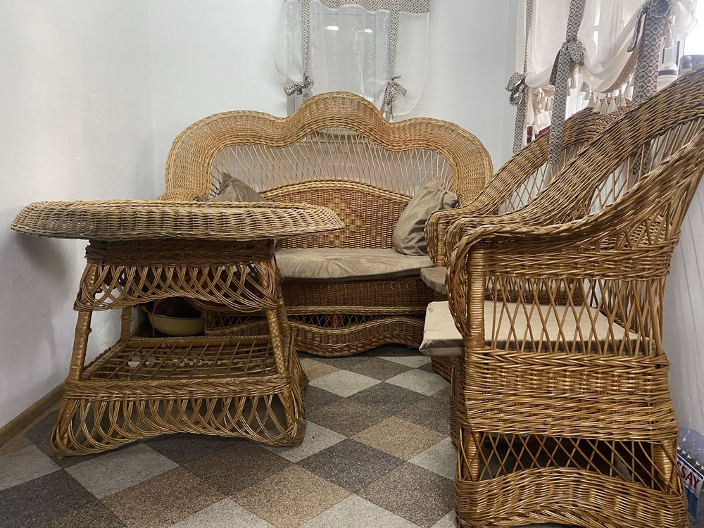 Продам мебель из натурального ротанга.
