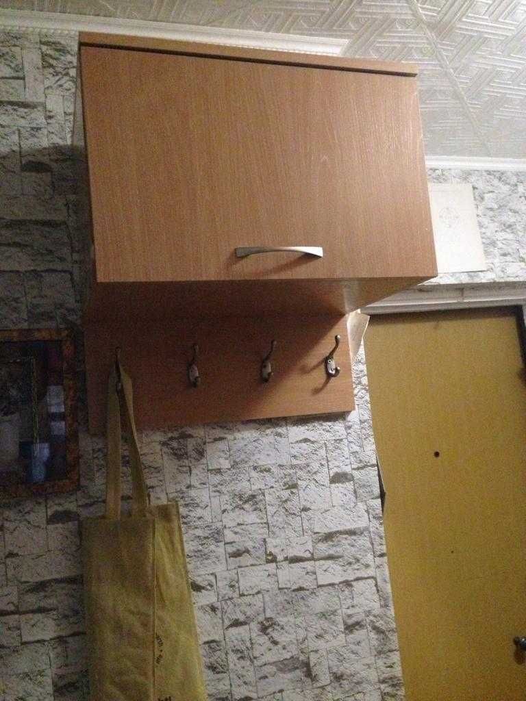 Продам прихожку шкафик вверху и тумба