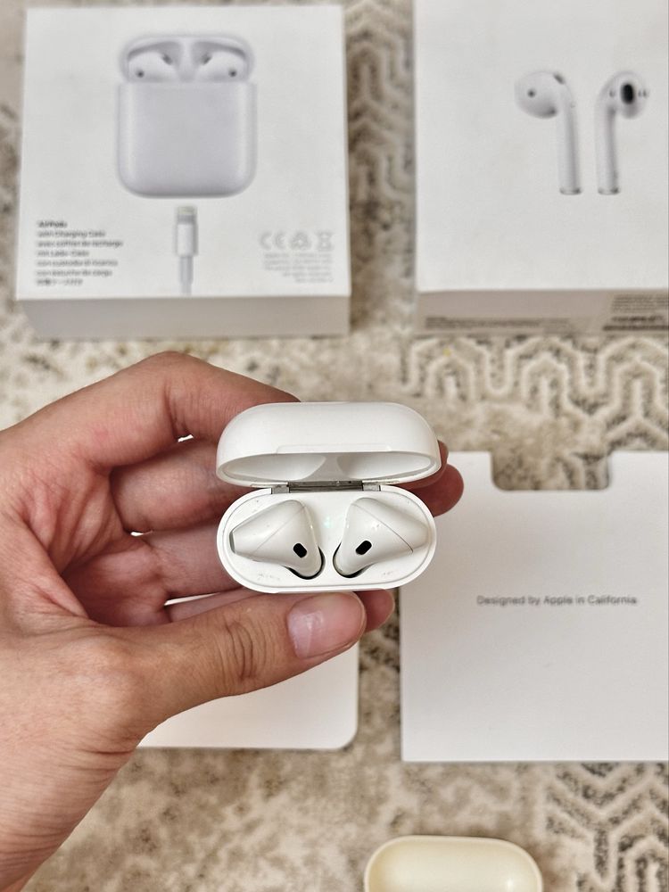 Продаю оригинальные AirPods 1 поколения