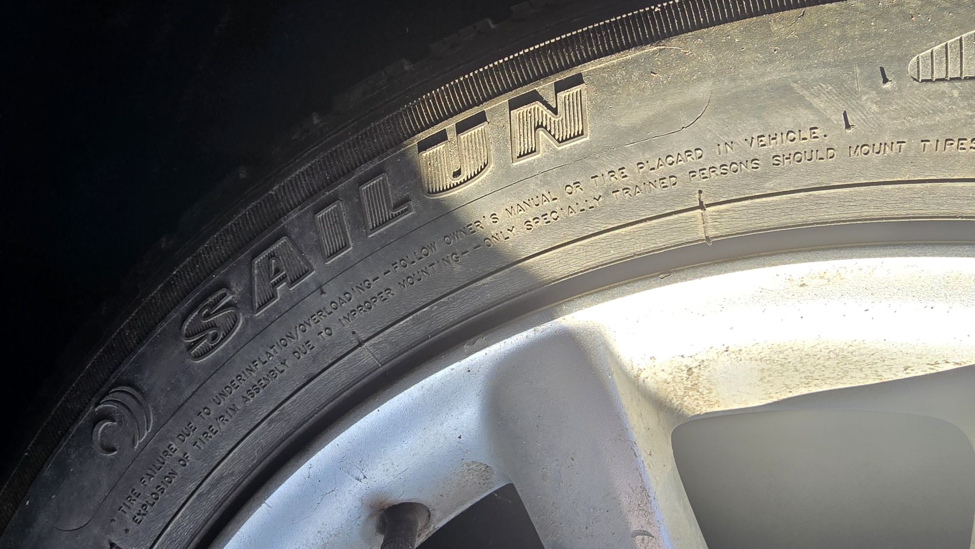 Продам зимнее колесо 215/60R17