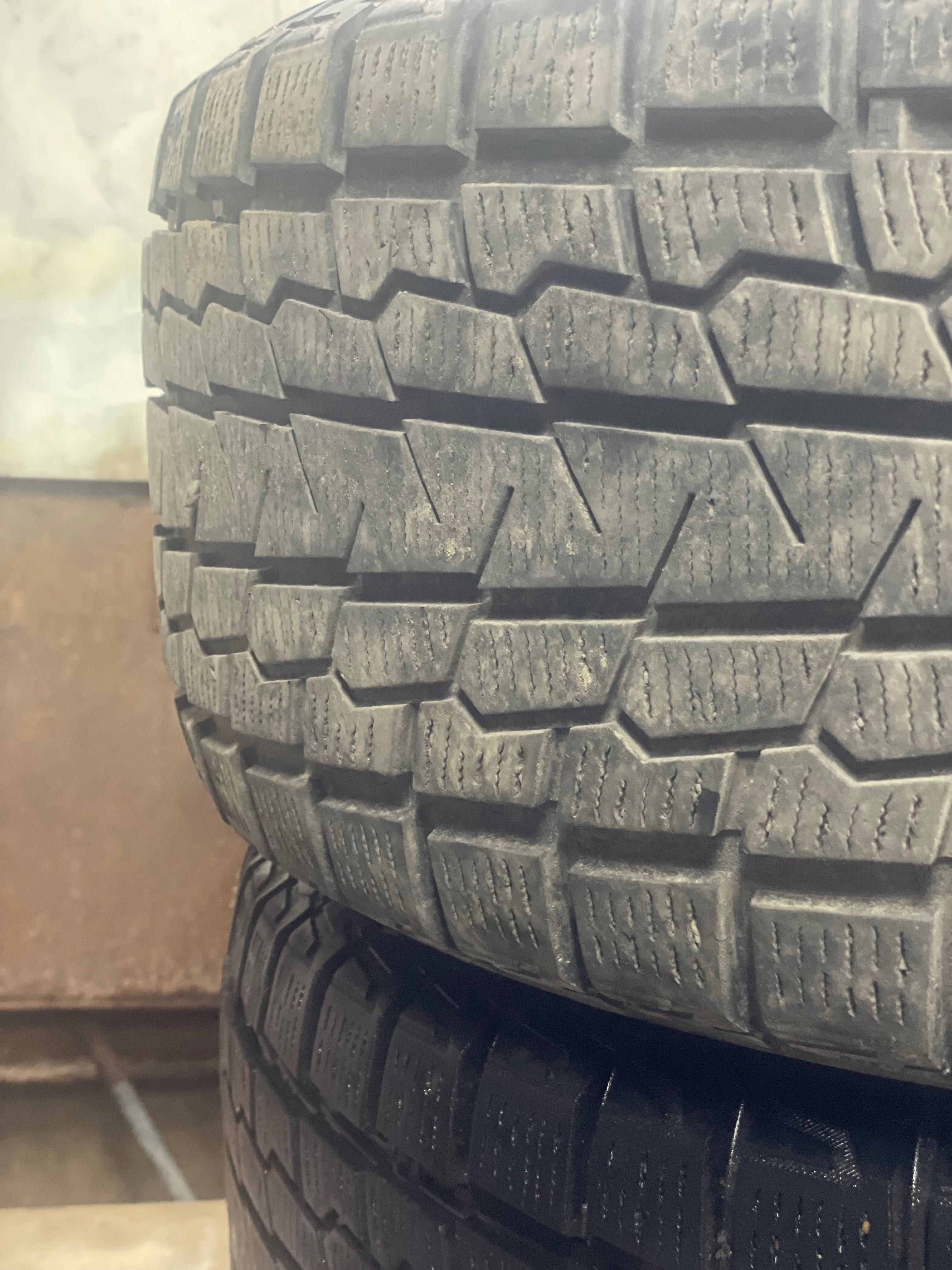 Продам зимние шины 275/60/18