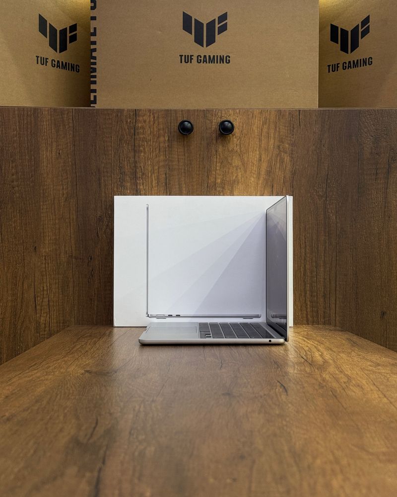 Ноутбук Apple MacBook Air 13 2022 / M2 / 8GB / 256GB