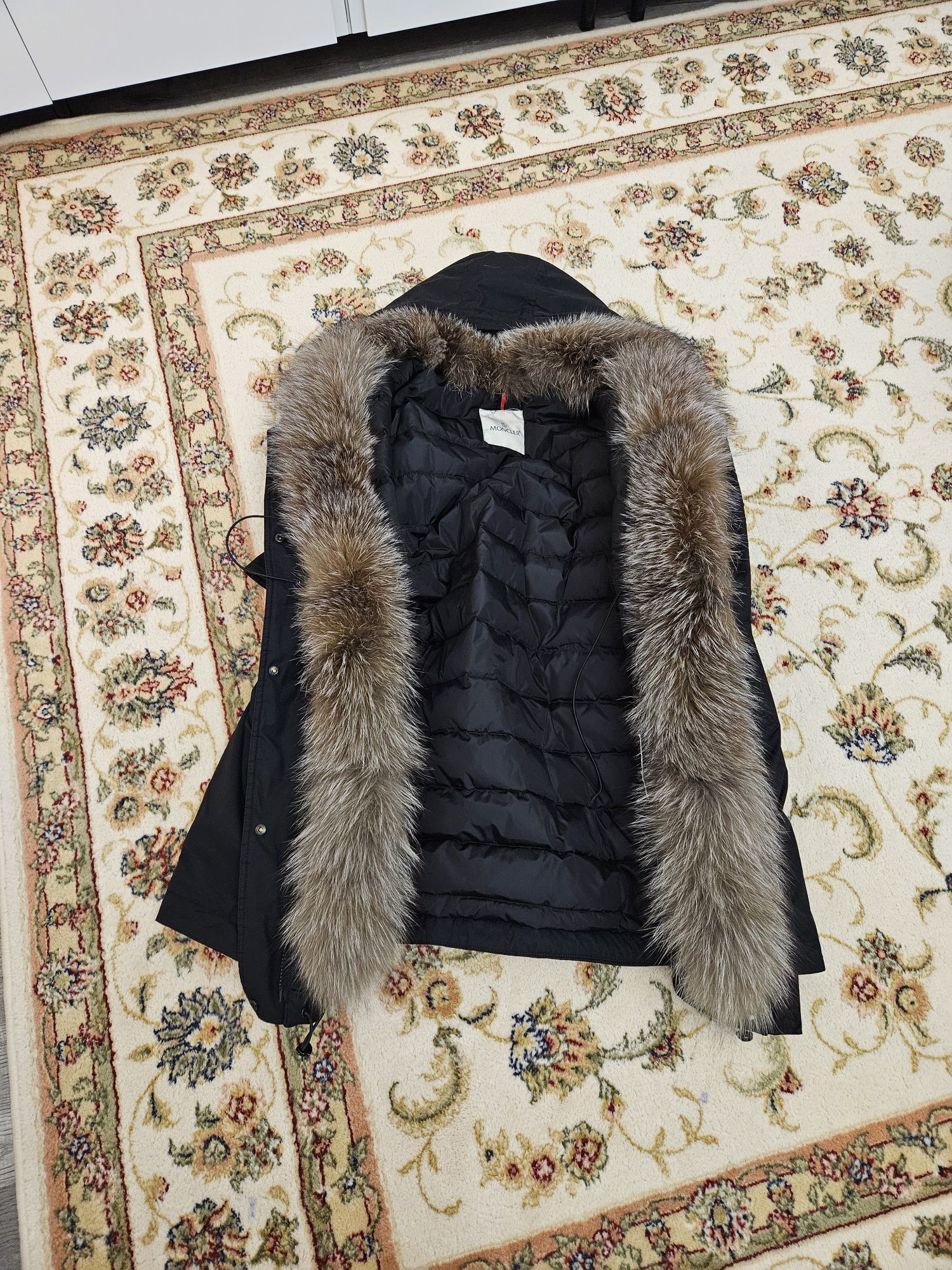 Продам парку moncler