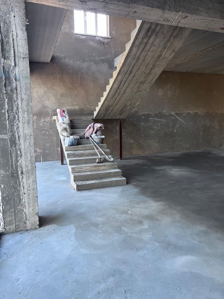 Арендаға беріледі  4000тг квадрат метірі