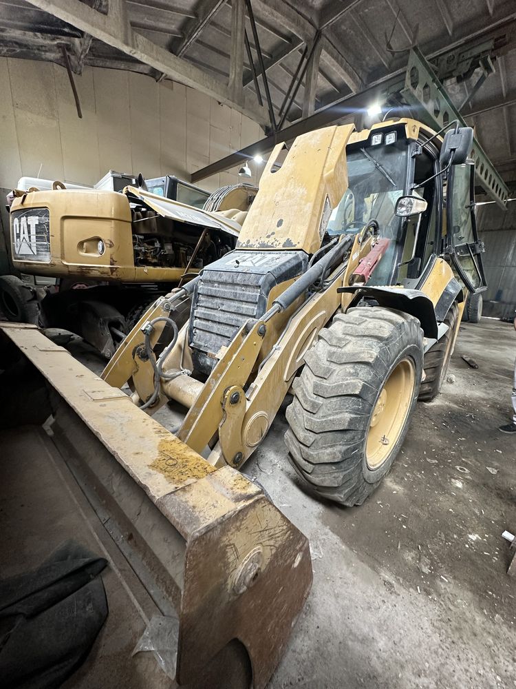 Экскаватор-погрузчик Caterpillar 434F 2013 г. в хорошем состоянии