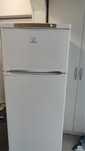 Холодильник indesit