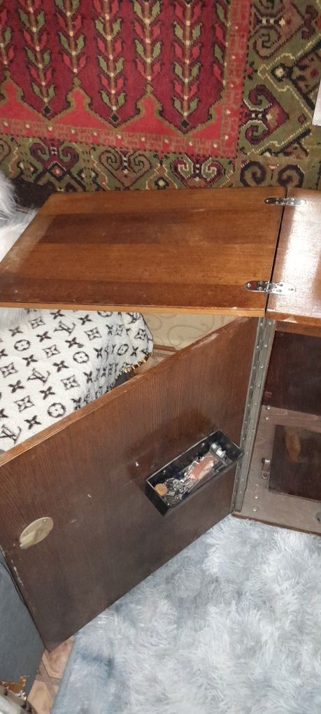 Продаю машинку швейную, Подольск рабочим состояние надо настроику .
