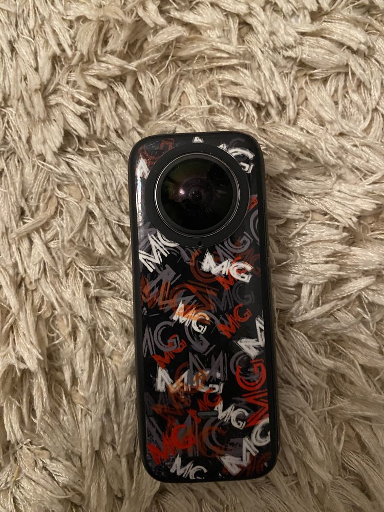 продам экшен камеру insta 360 x2