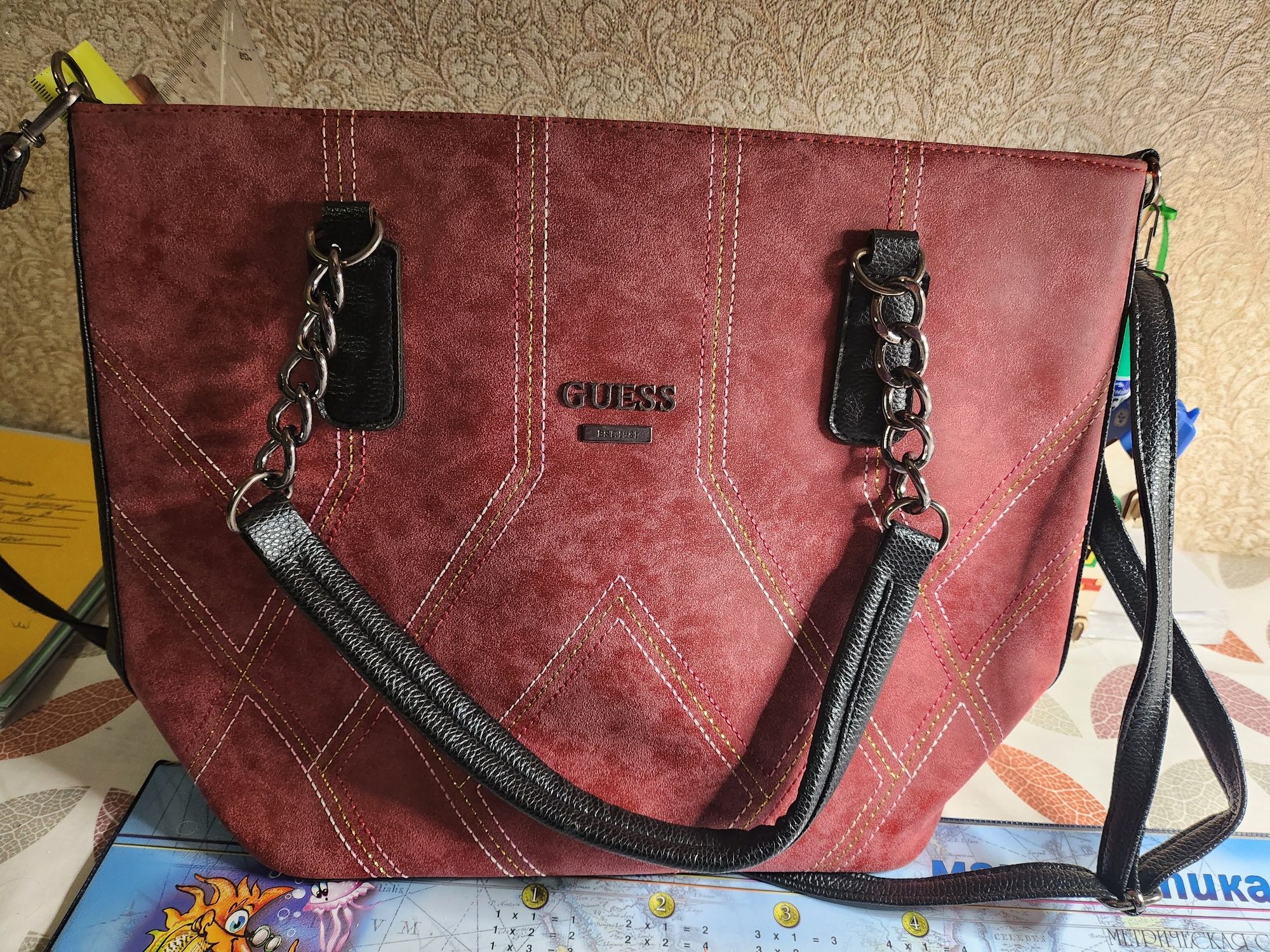 Продам сумку Guess новая