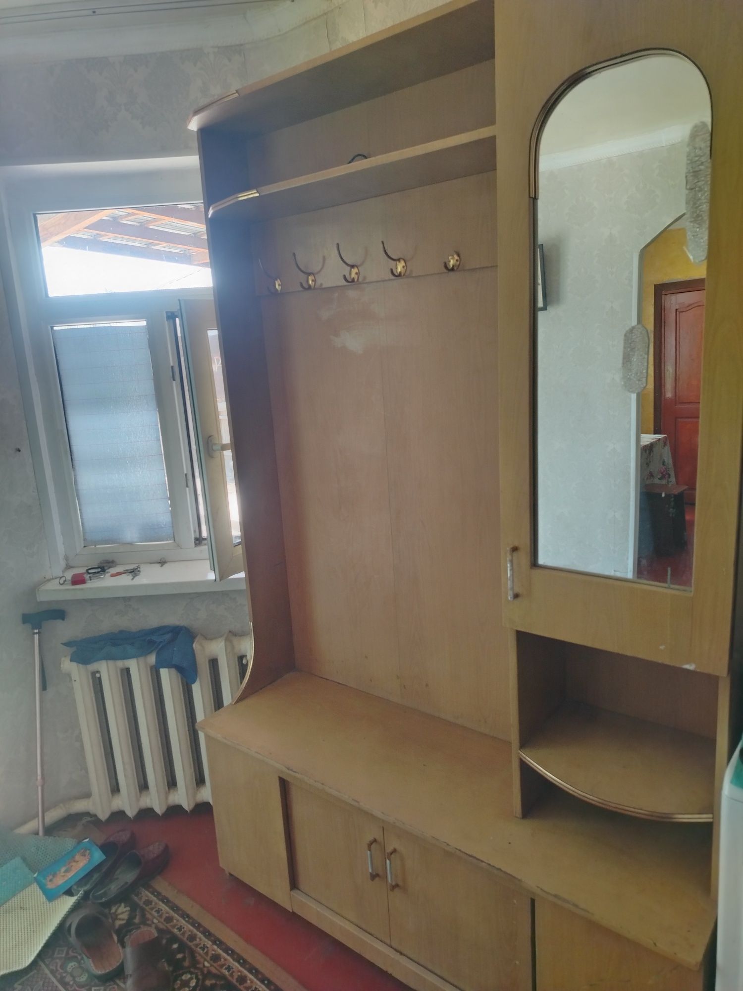 Продаётся шкаф для прихожей.