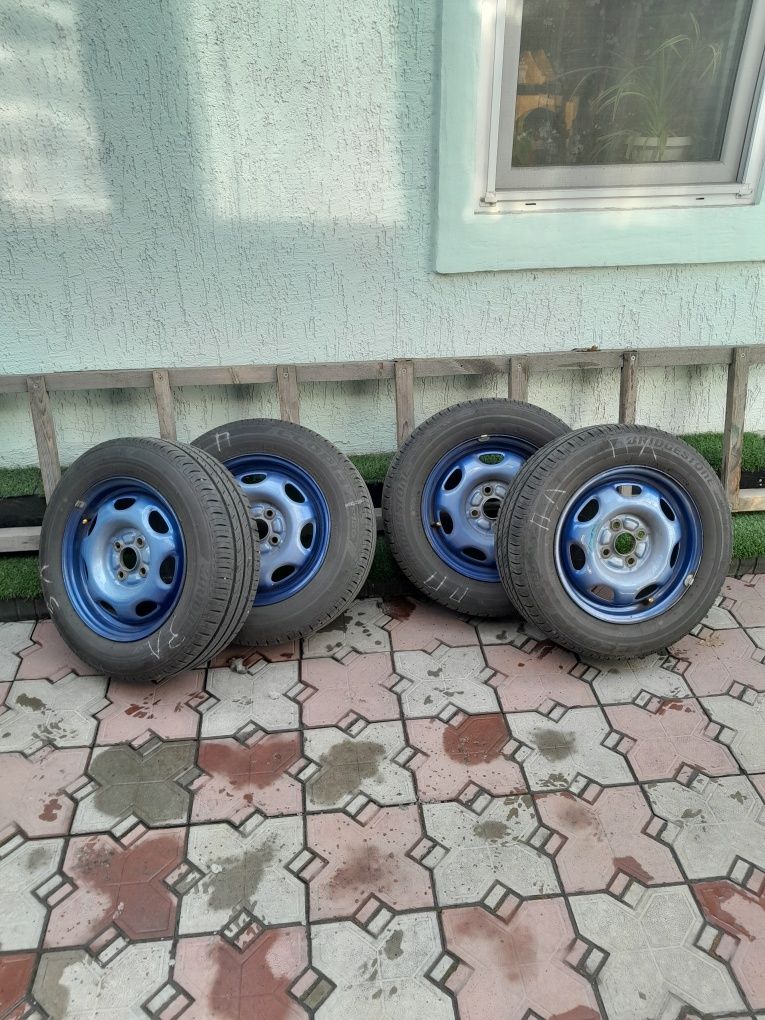 Продам шины с дисками. С машины Toyota Corolla 100 кузов.