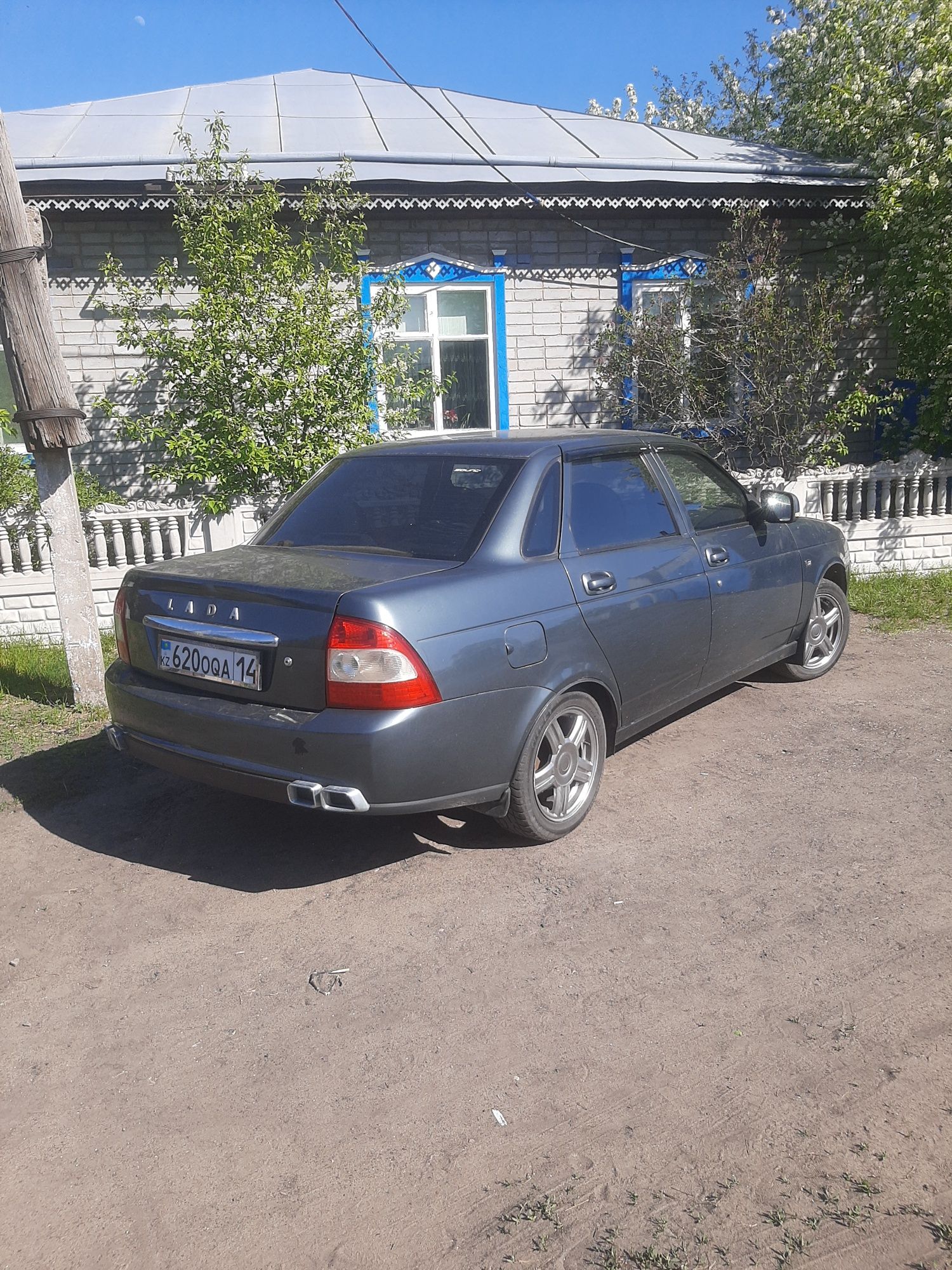 Продам приора хоршем состояние вложение не требует.