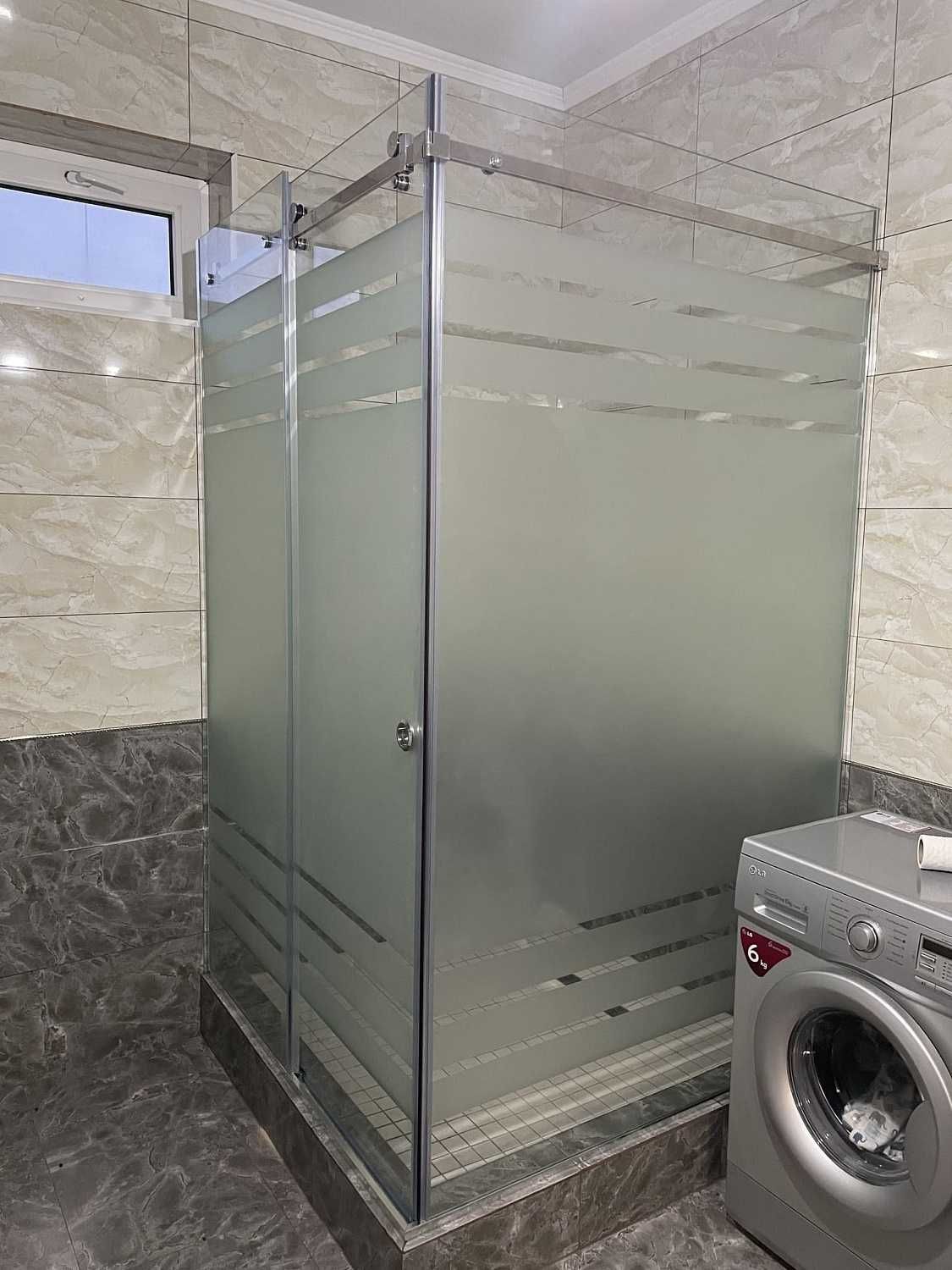 Стеклянные душевые кабины