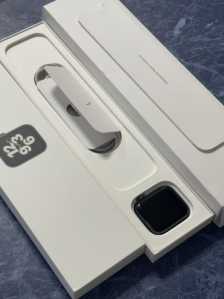 Apple Watch SE 44 mm полный комплект