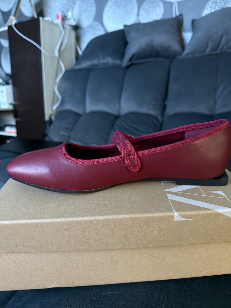 Кожанные балетки Zara. Новые. Р-р 40.