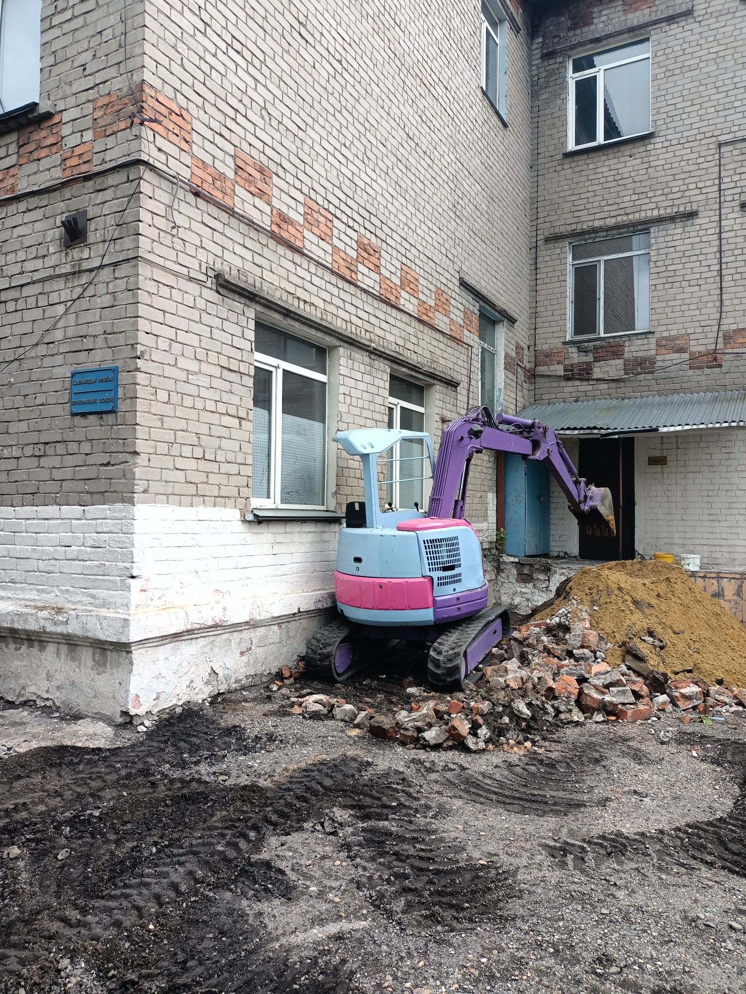 Мини экскаватор, водопровод, канализация, септик под ключ. Манипулято
