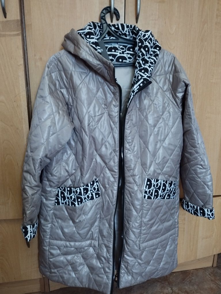 Продам куртку весеннюю , лёгкая, удобна, удлиненная,