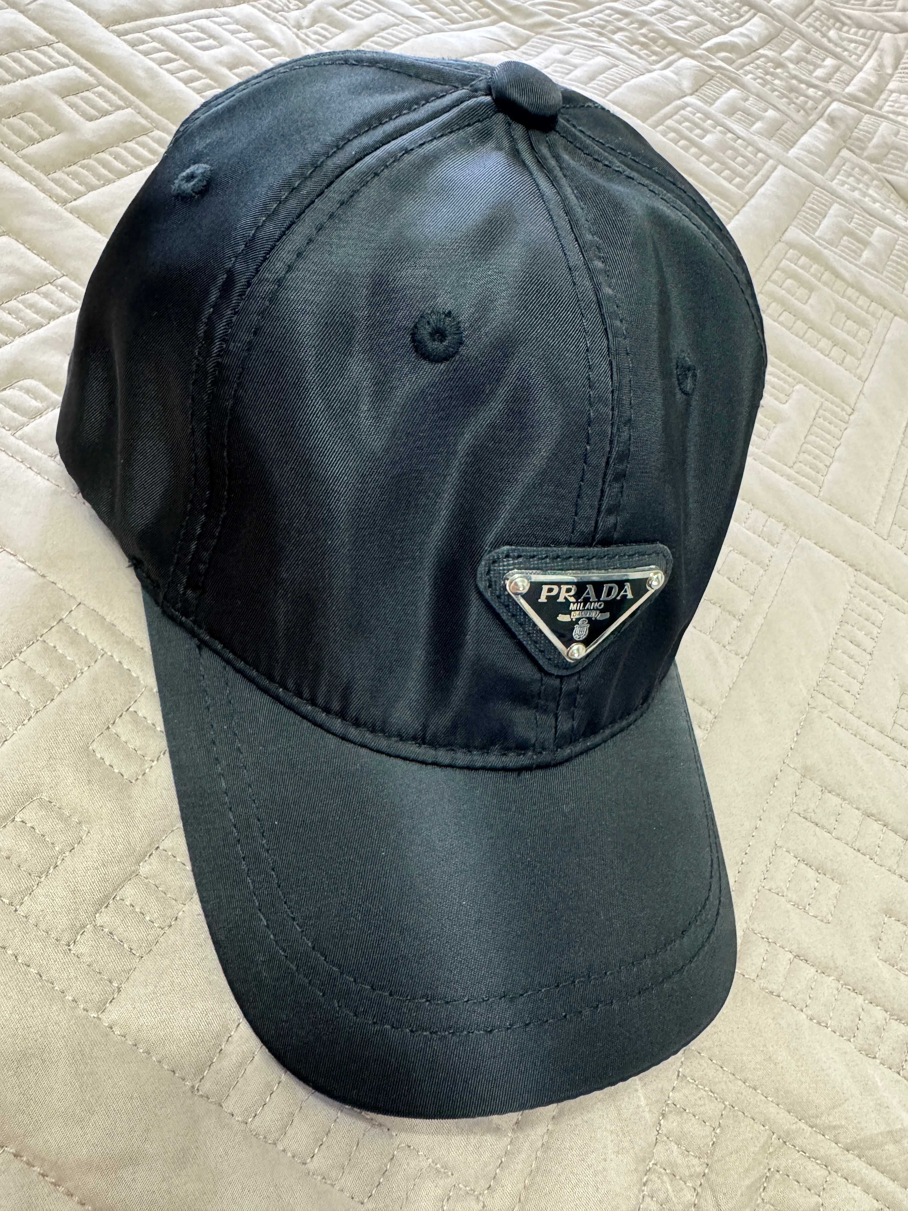 Продаются новые кепки Prada и Reebok