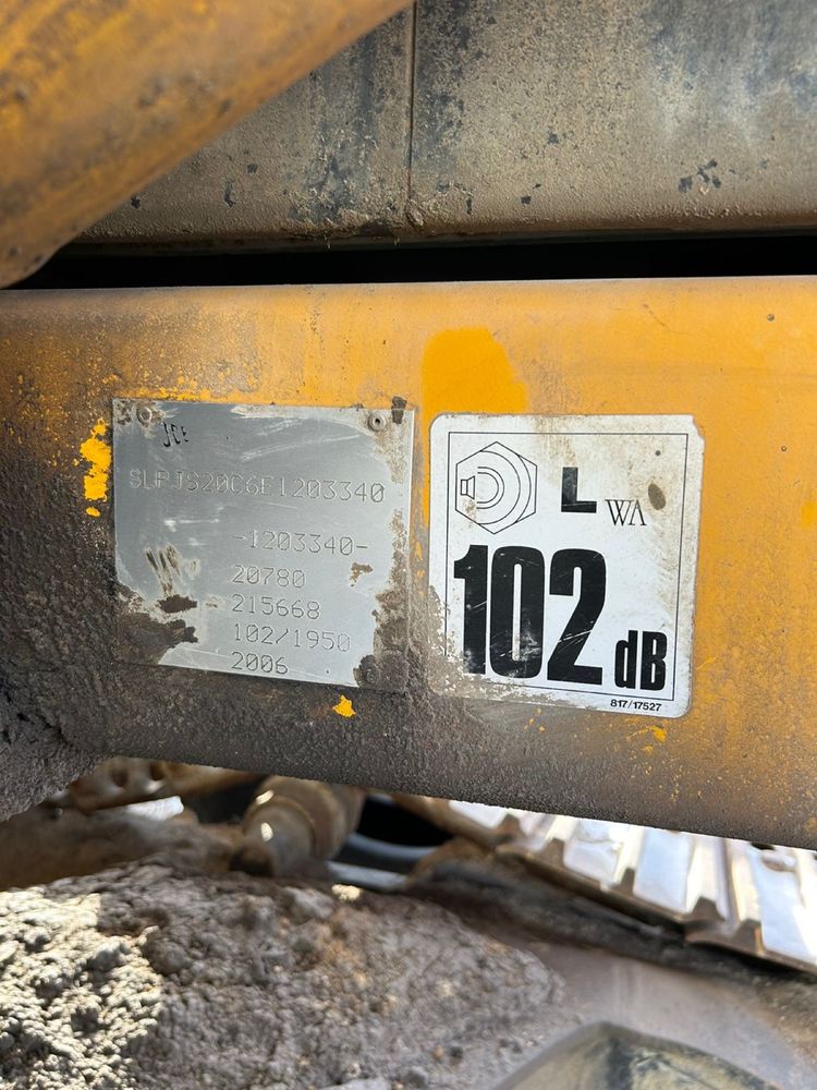 Продам гусеничный экскаватор JCB