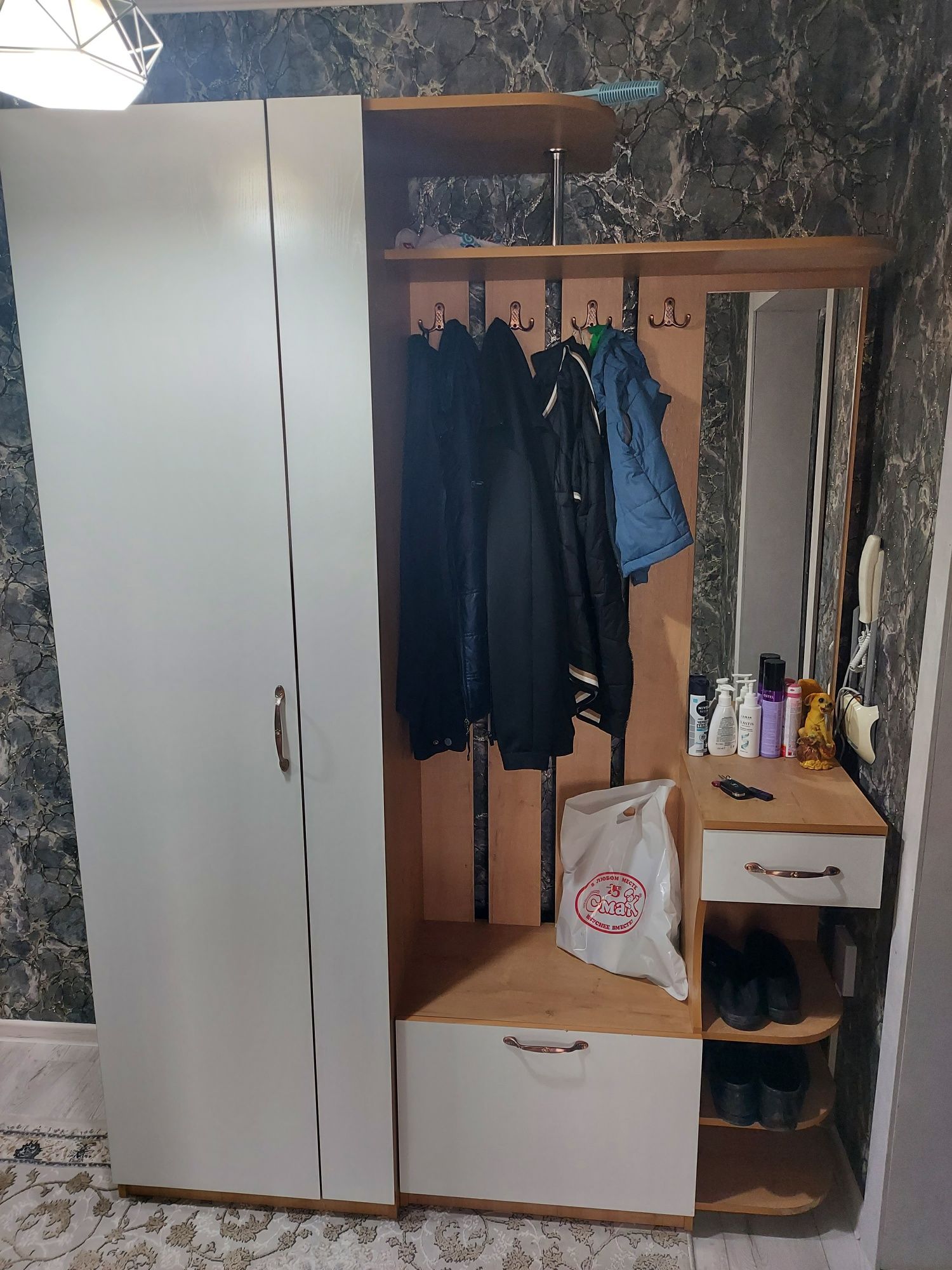 Продам шкаф в прихожую