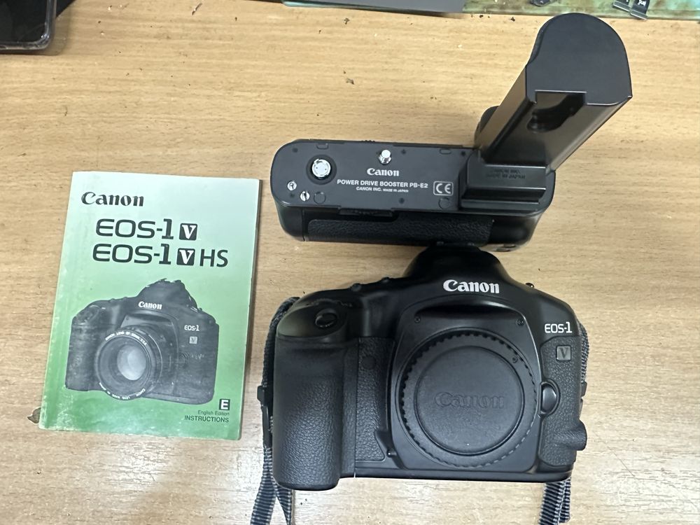 Профессиональный зеркальный фотоаппарат Canon EOS-1V