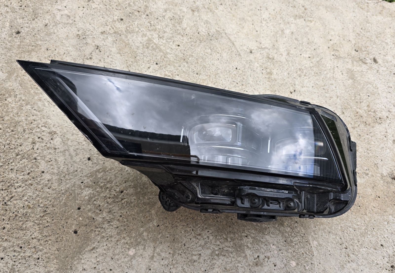 Фонарь головного света (правая) Hyundai Sonata 2024