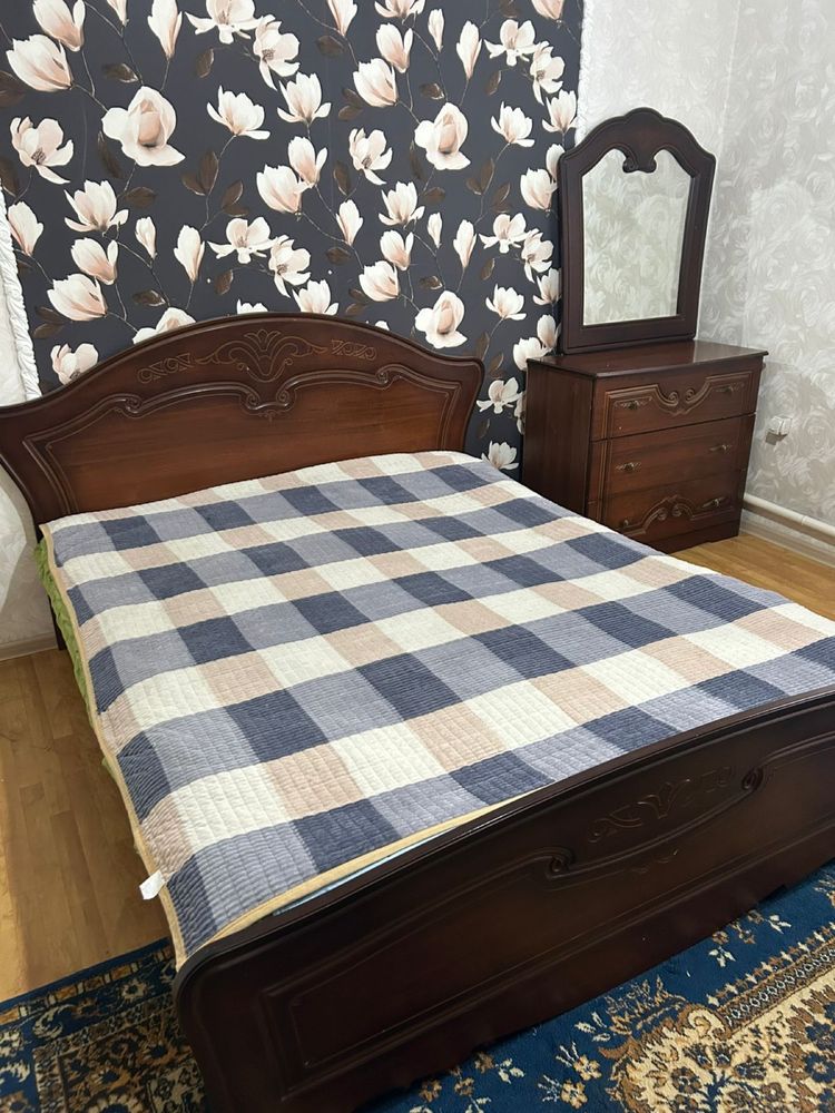 Продам спальный гарнитур