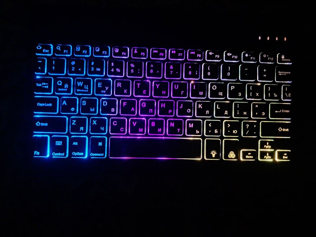 Беспроводная клавиатура с RGB подсветкой
