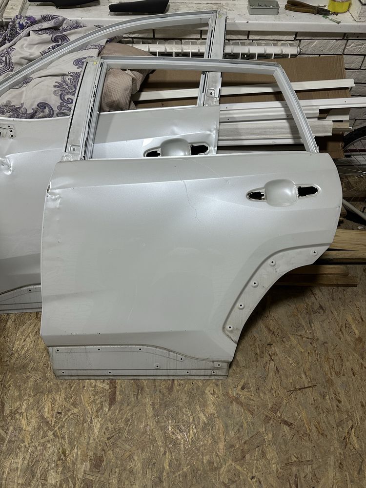 Задняя левая дверь Toyota Rav 4 50 кузов