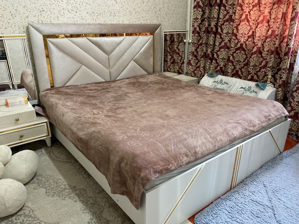 Спальный кровать с матрасом (Пуфик в подарок)