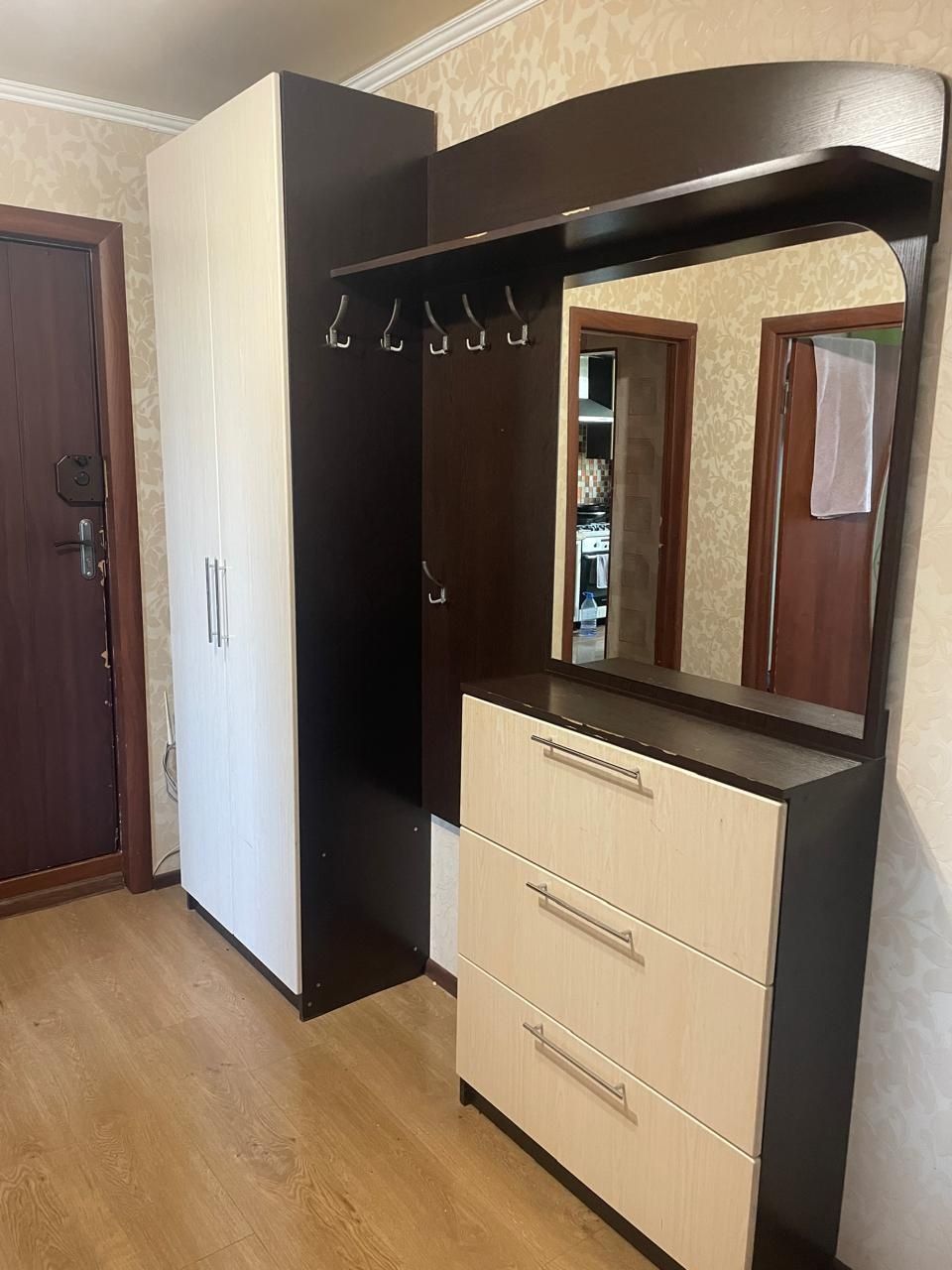 Продам шкаф в прихожку
